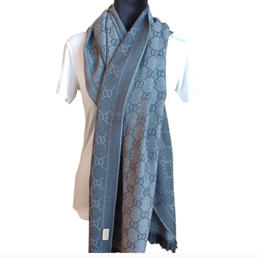 Authentic Gucci Gray wool Scarf - Picture 6 of 6